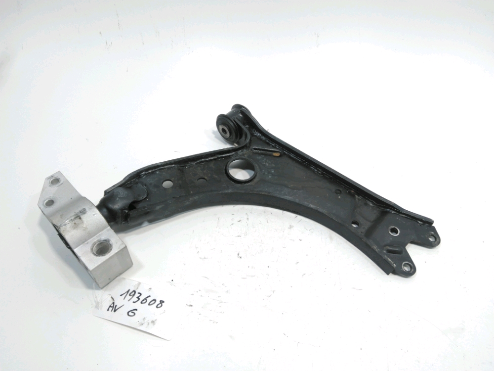 Triangle inférieur avant gauche