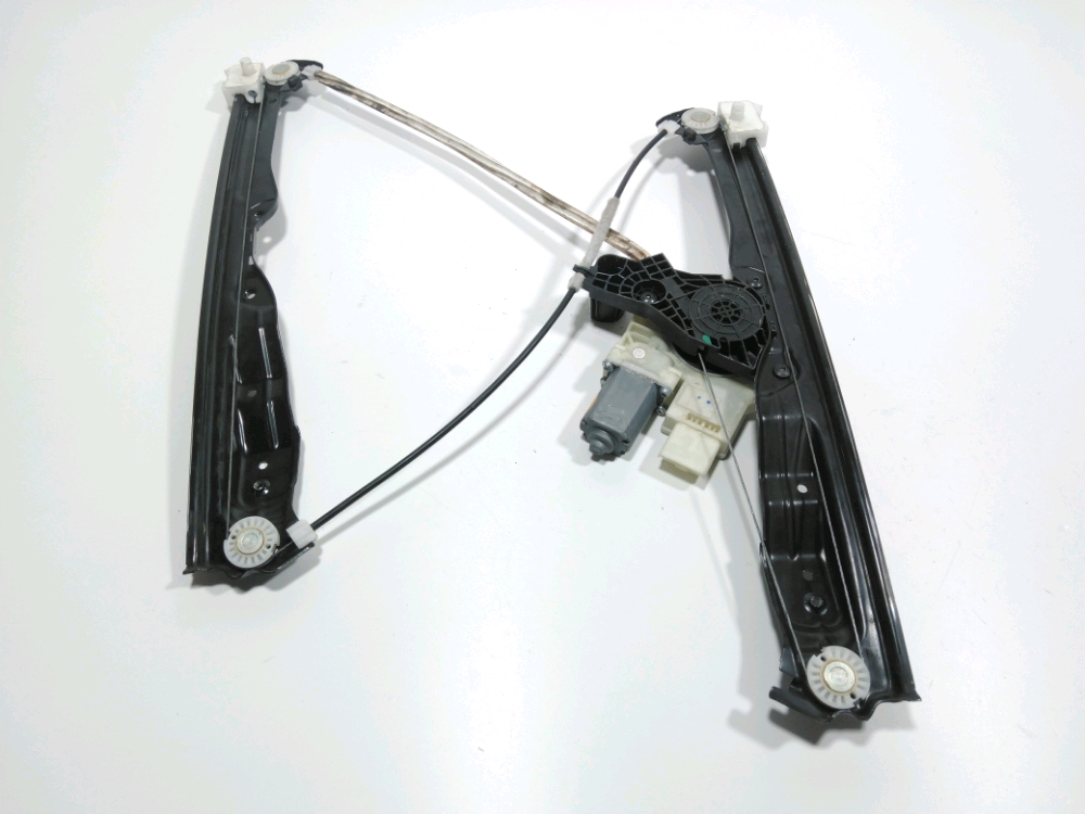 Lève-vitre électrique avant droit