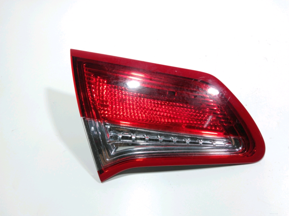 Feu arrière intérieur gauche