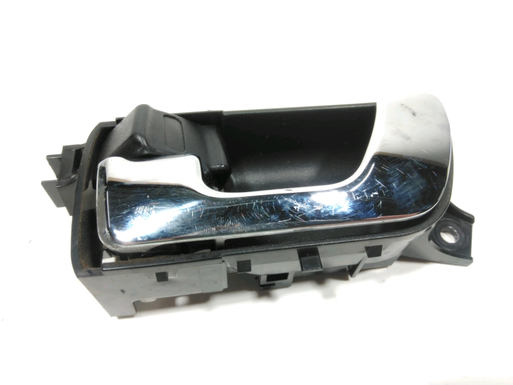 Poignee interieure porte avant gauche