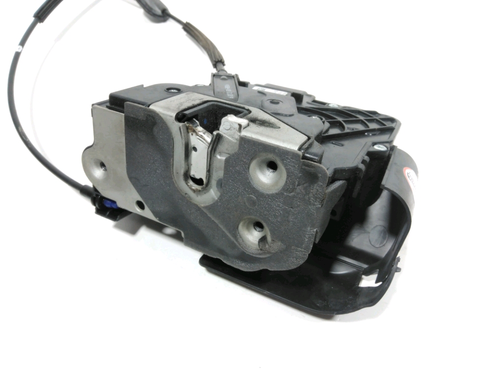 Serrure de porte avant droite