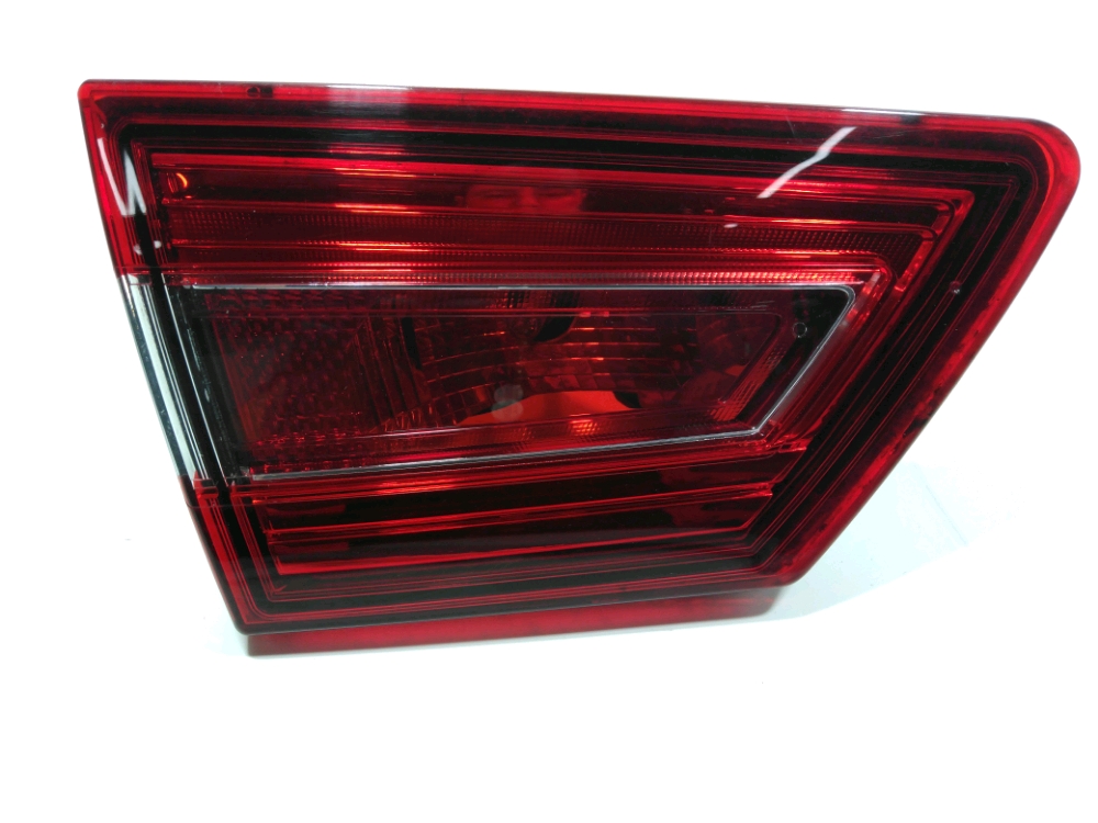 Feu arrière intérieur gauche