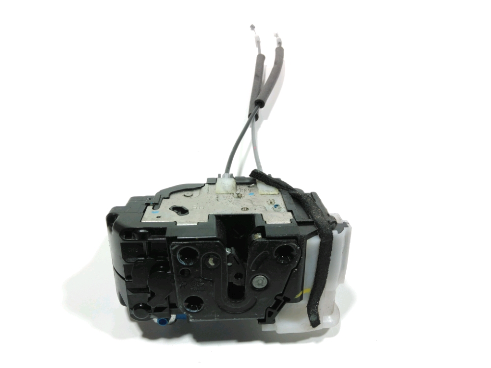 Serrure de porte avant droite