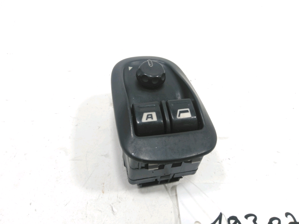 Commande lève-vitre avant gauche