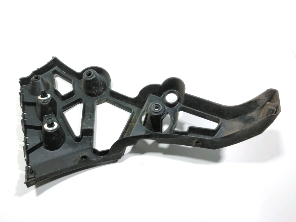 Support droit de pare-choc arrière