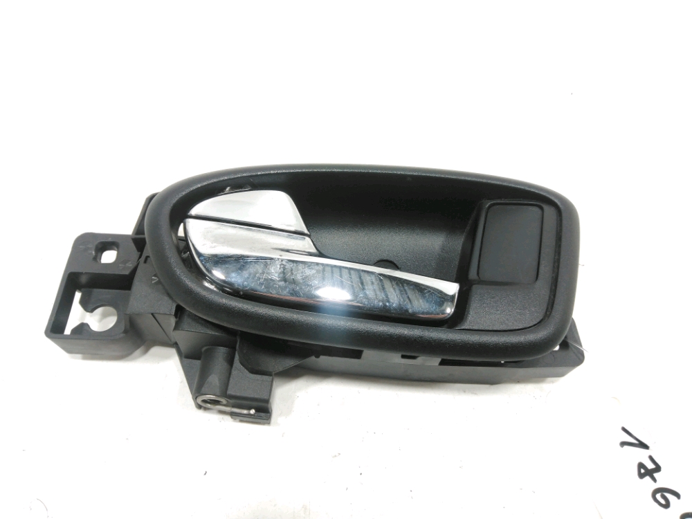 Poignee interieure porte avant gauche