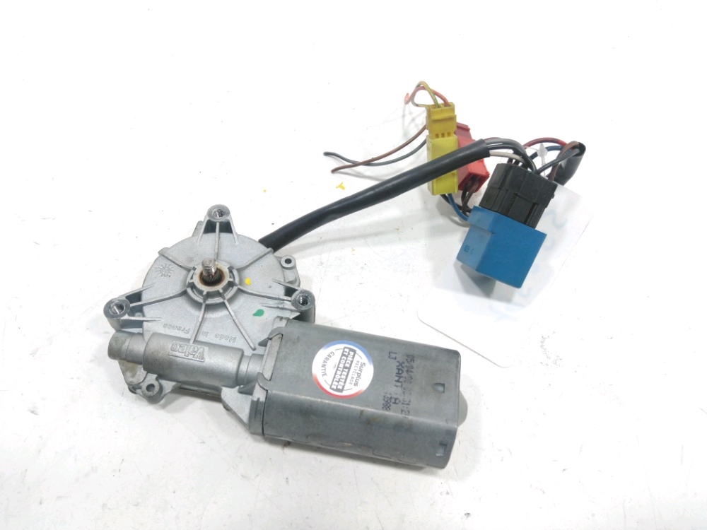 Moteur d'essuie glace arrière