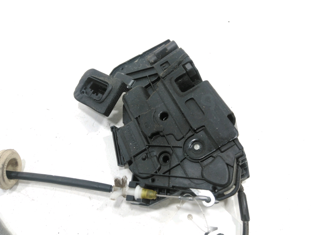 Serrure de porte avant droite