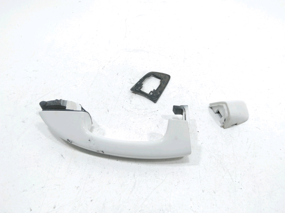 Poignée extérieure avant gauche