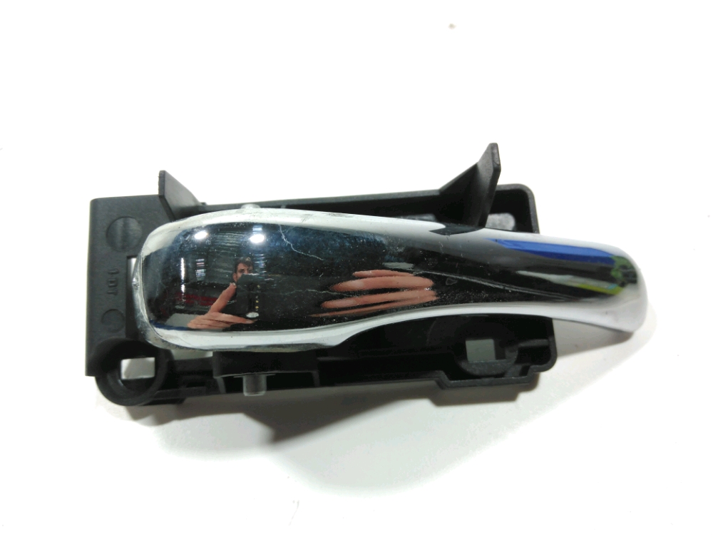 Poignee interieure porte avant droite