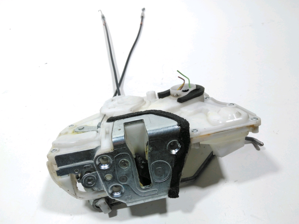 Serrure de porte avant droite