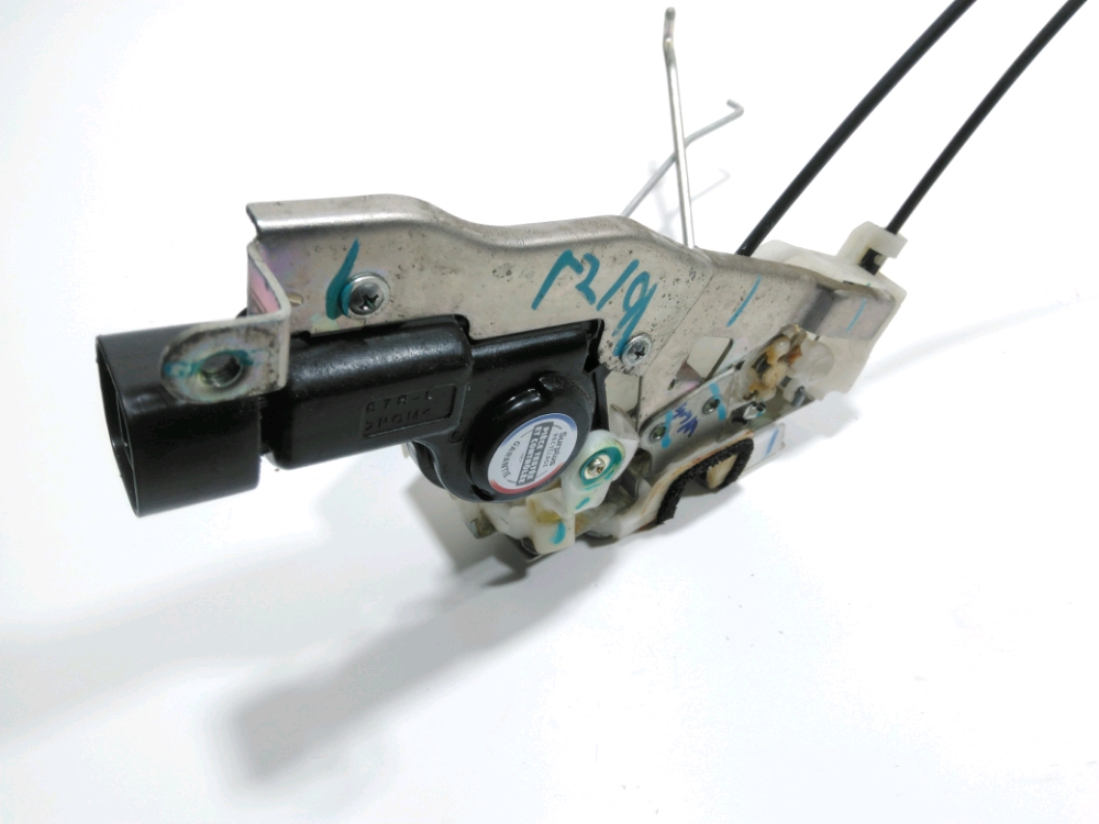 Serrure de porte avant droite