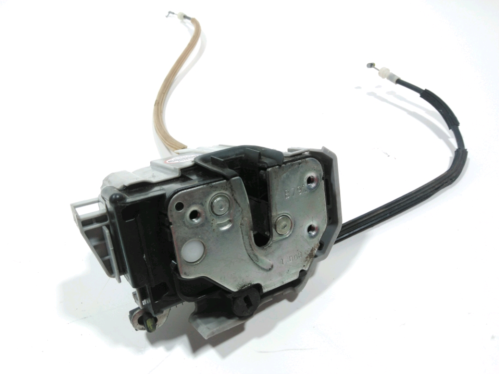 Serrure de porte avant droite