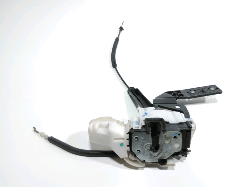 Serrure de porte avant gauche