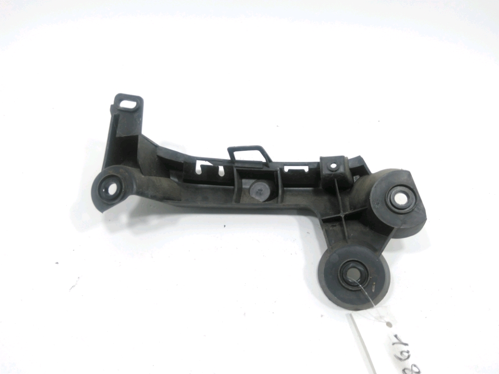 Support droit de pare-choc arrière