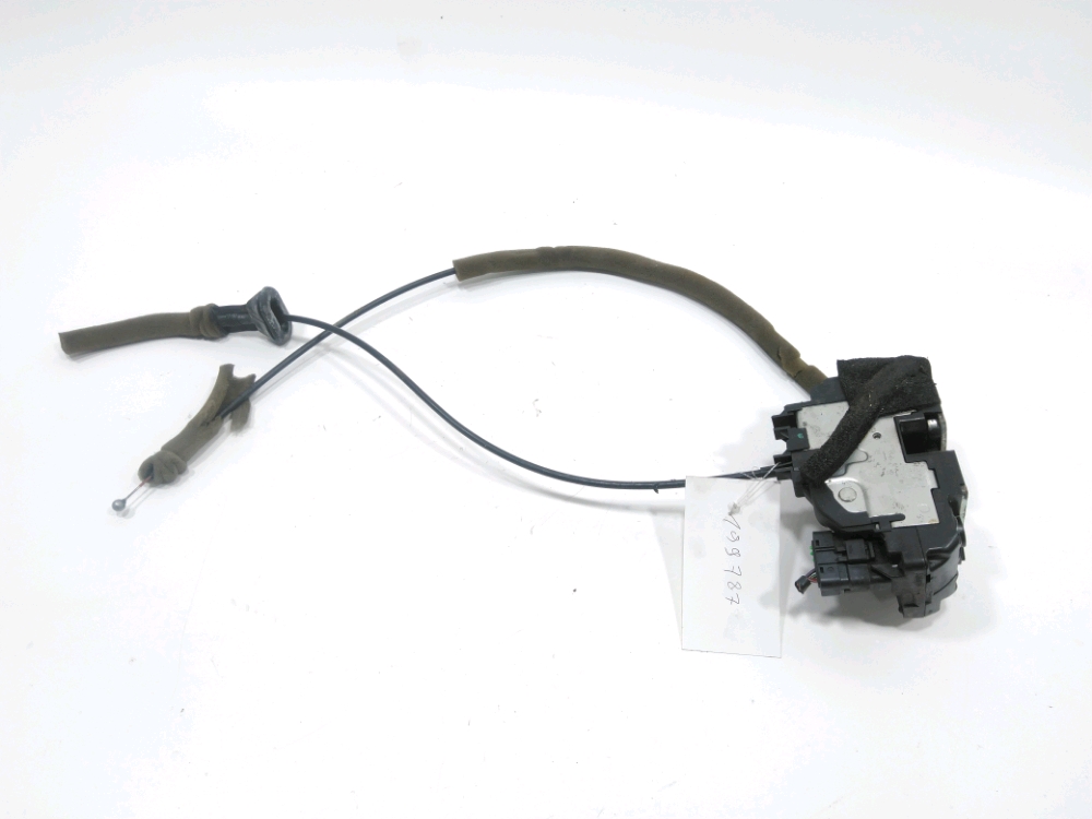 Serrure de porte avant droite