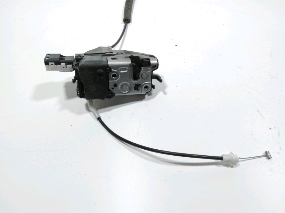 Serrure de porte avant droite