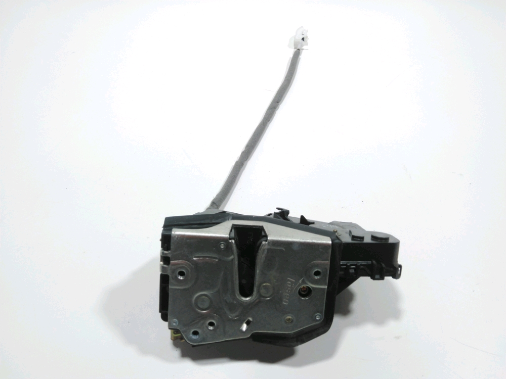 Serrure de porte avant droite