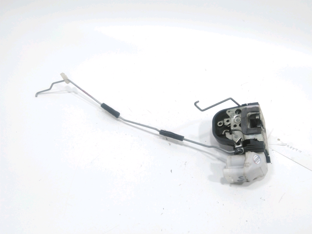 Serrure de porte avant droite