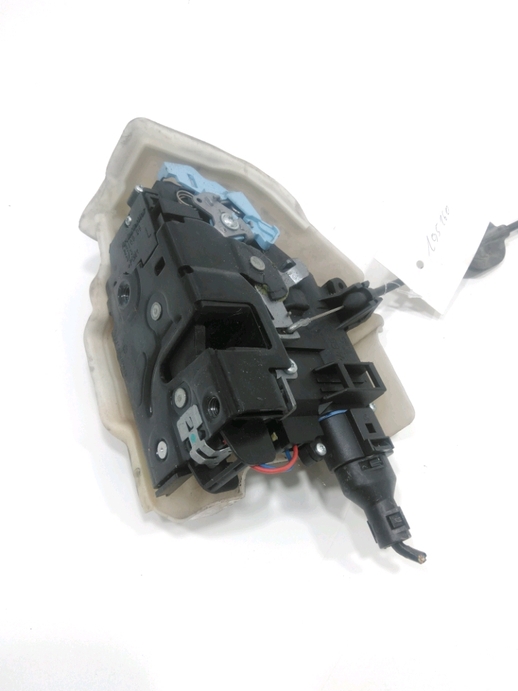 Serrure de porte avant gauche