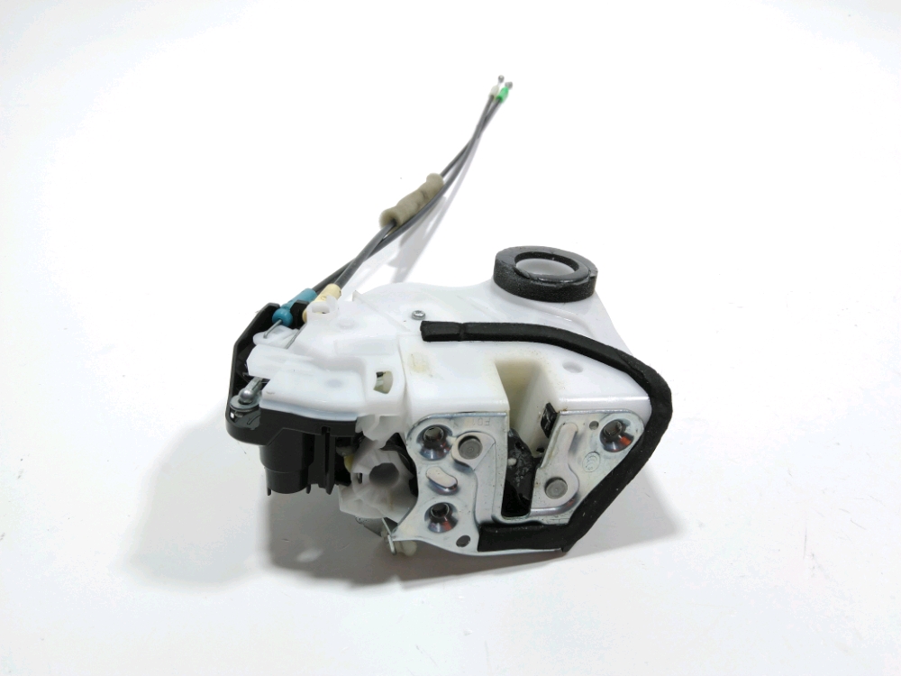 Serrure de porte avant droite