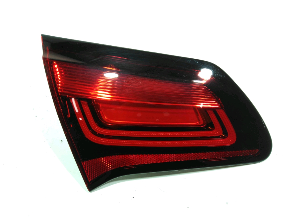 Feu arrière intérieur gauche