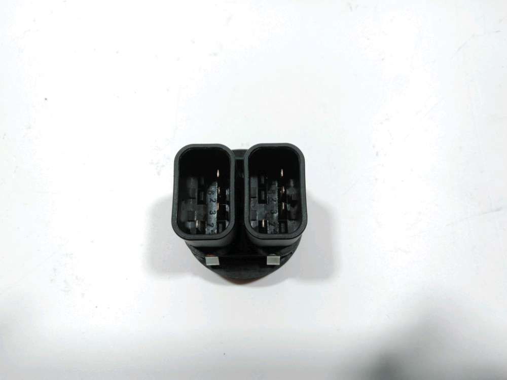 Commande lève-vitre avant gauche