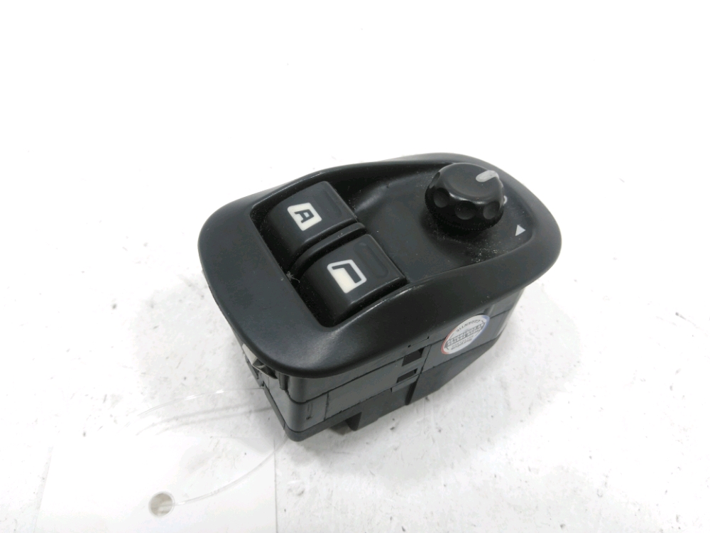 Commande lève-vitre avant gauche