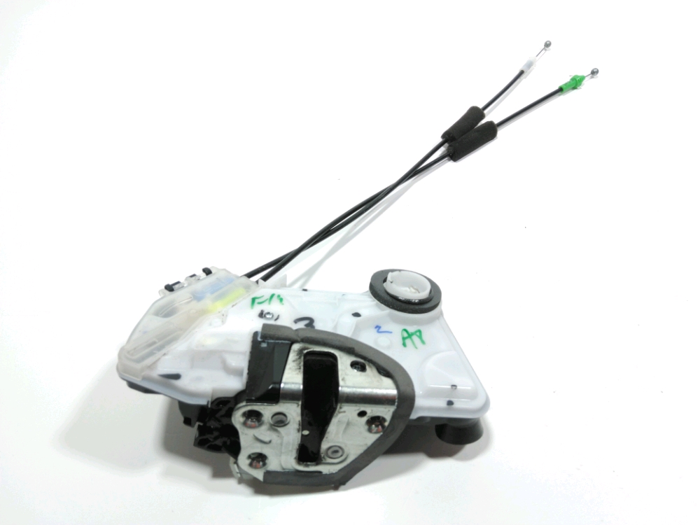 Serrure de porte avant droite