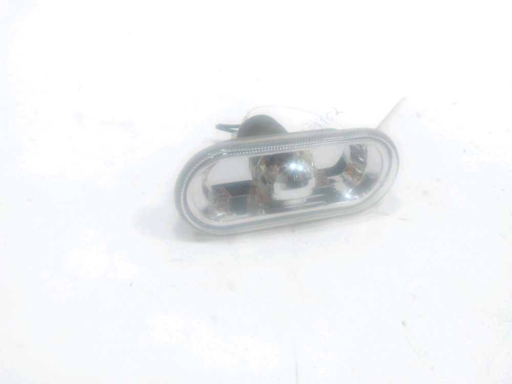 Repetiteur d'aile gauche