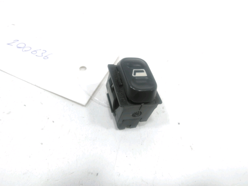 Commande lève-vitre avant droit