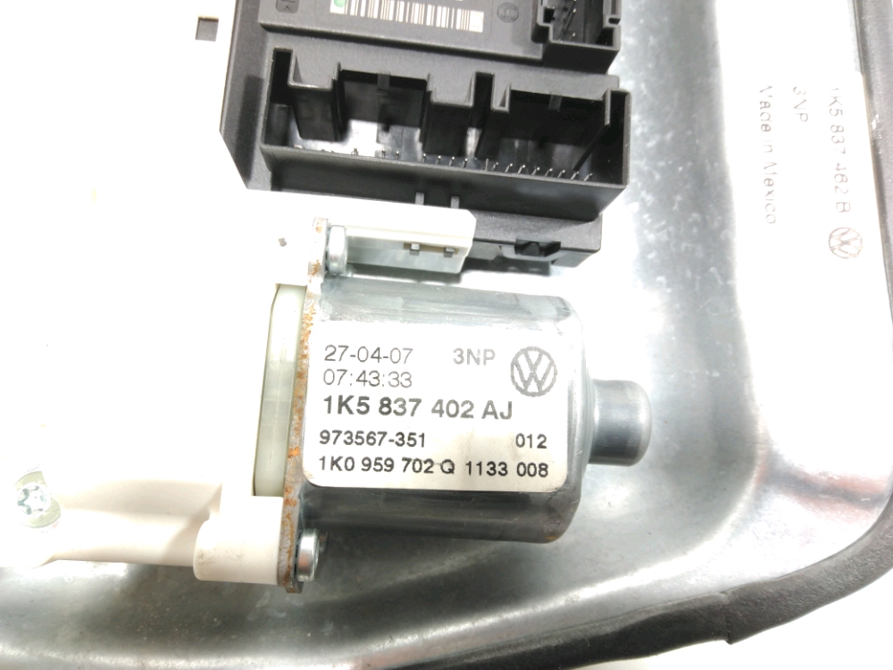 Lève-vitre électrique avant droit