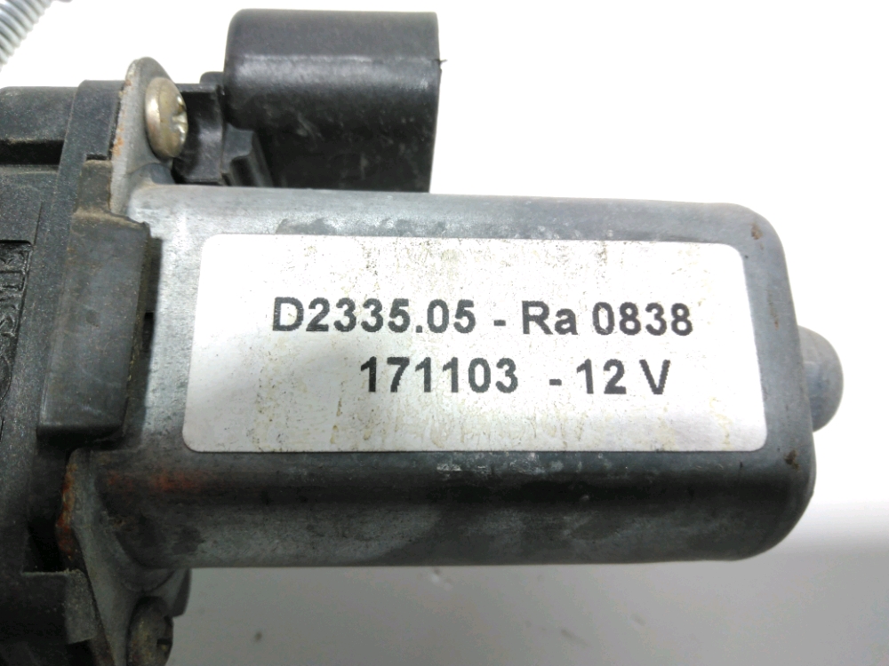 Lève-vitre électrique avant gauche