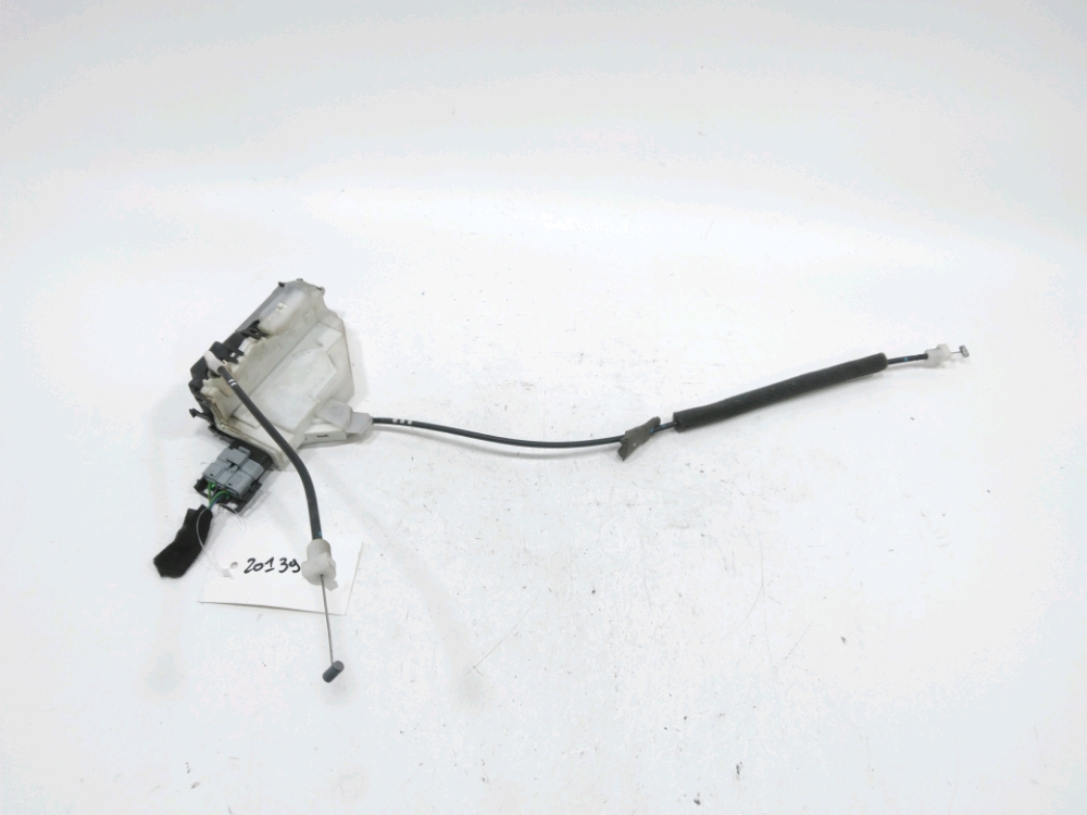 Serrure de porte avant droite