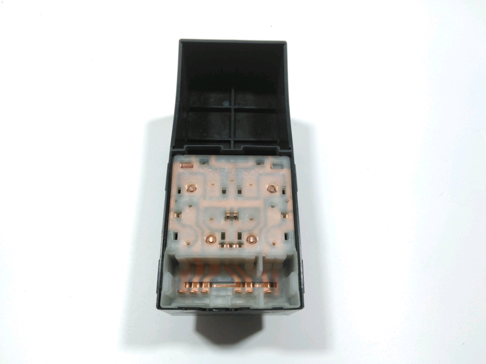 Commande lève-vitre avant gauche