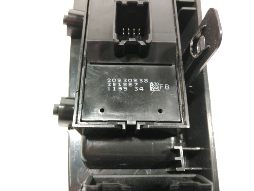 Commande lève-vitre avant gauche