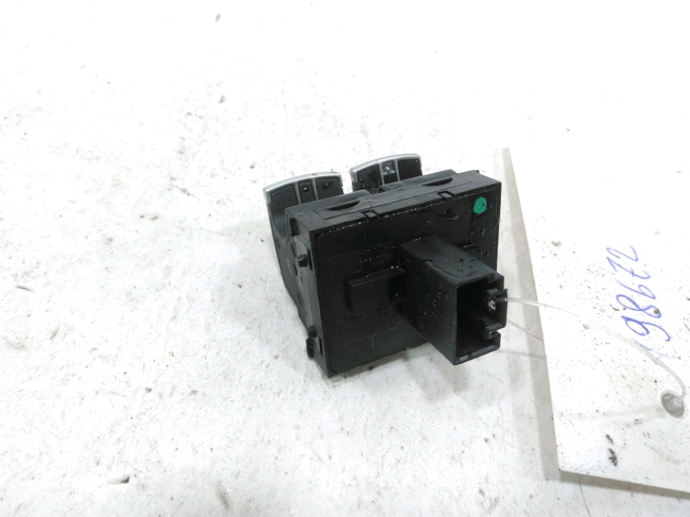 Commande lève-vitre avant gauche