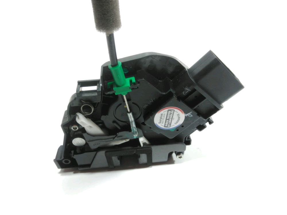 Serrure de porte avant gauche