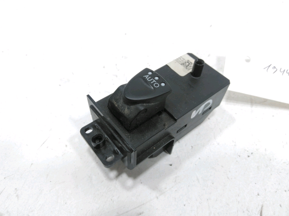 Commande lève-vitre avant droit