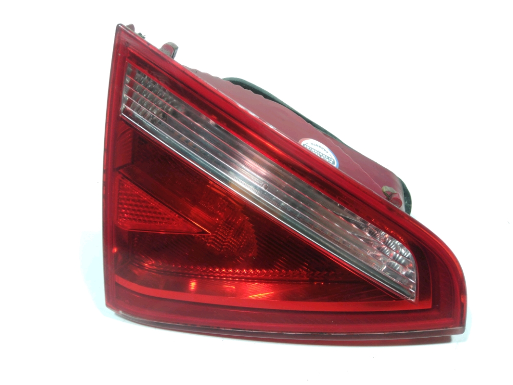 Feu arrière intérieur gauche