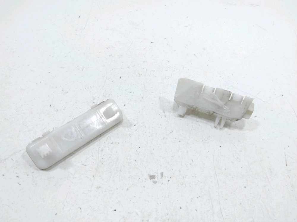 Support droit de pare-choc arrière