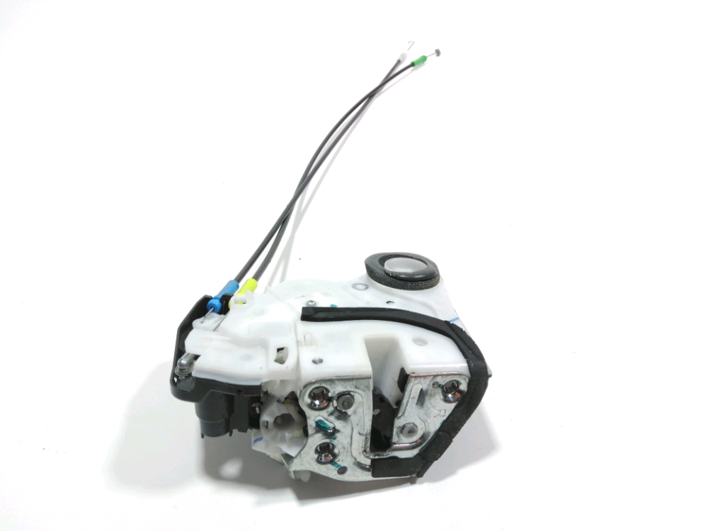 Serrure de porte avant droite