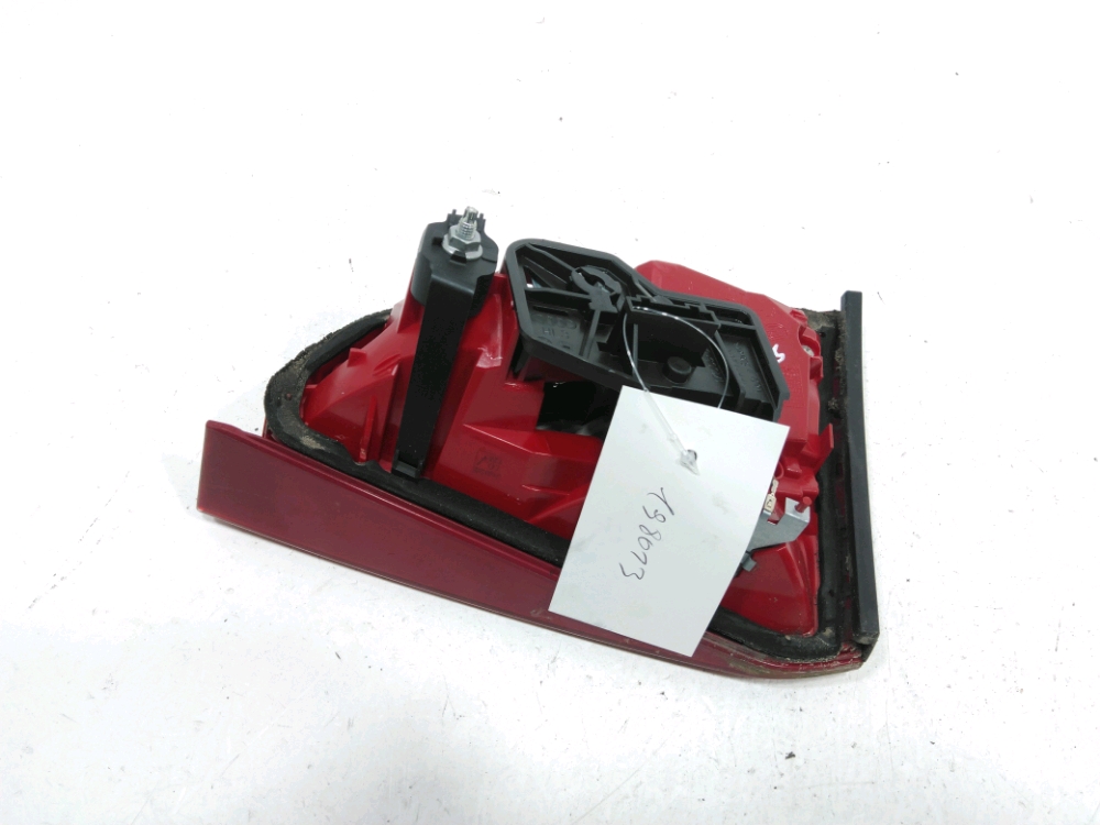 Feu arrière intérieur gauche