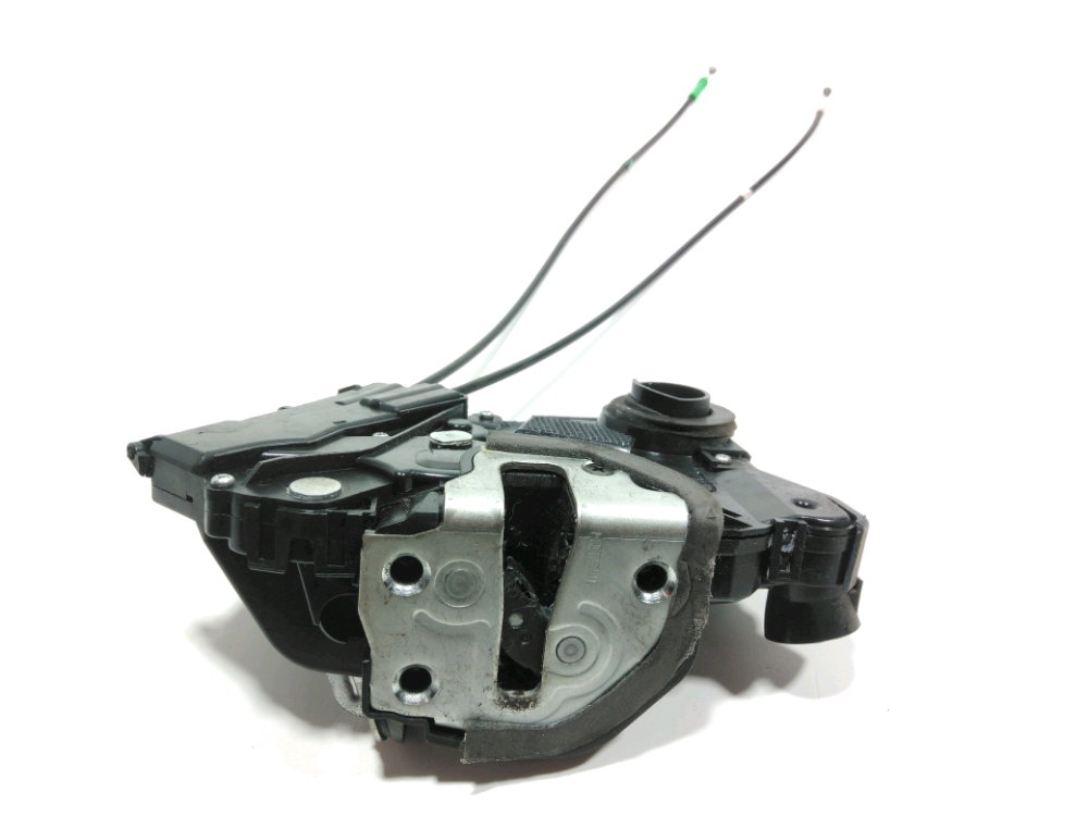 Serrure de porte avant droite