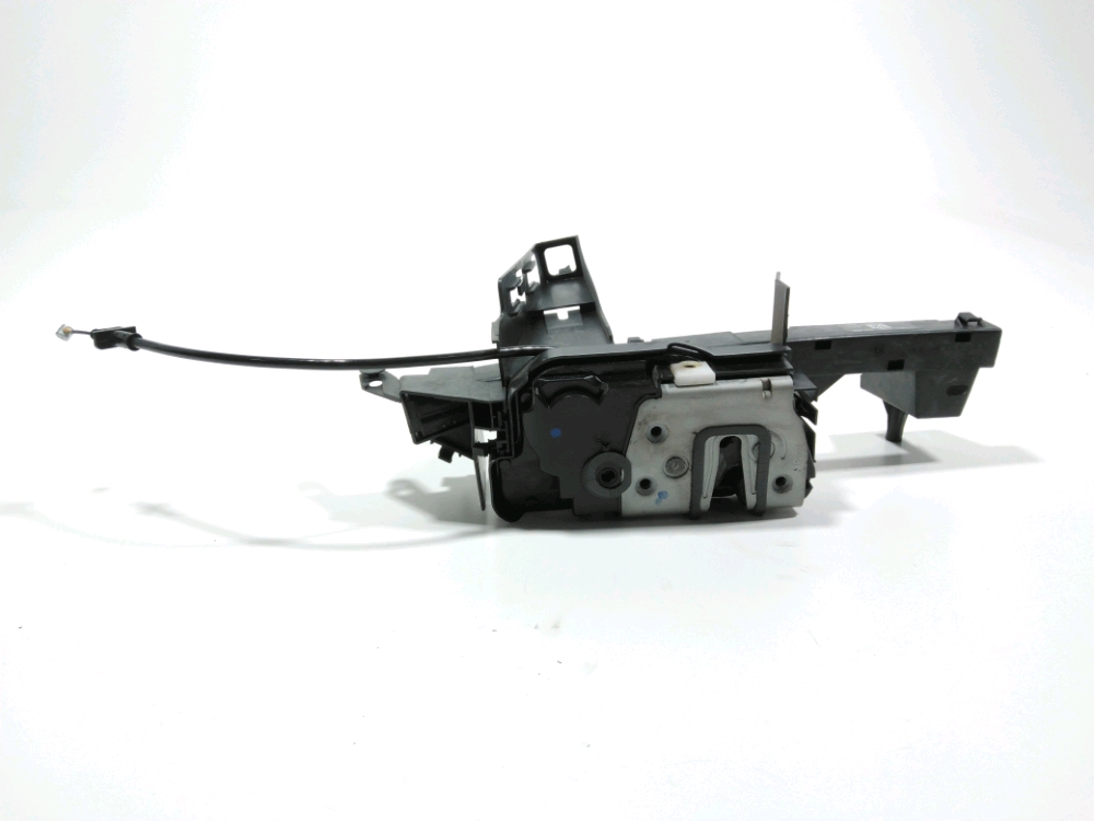 Serrure de porte avant droite