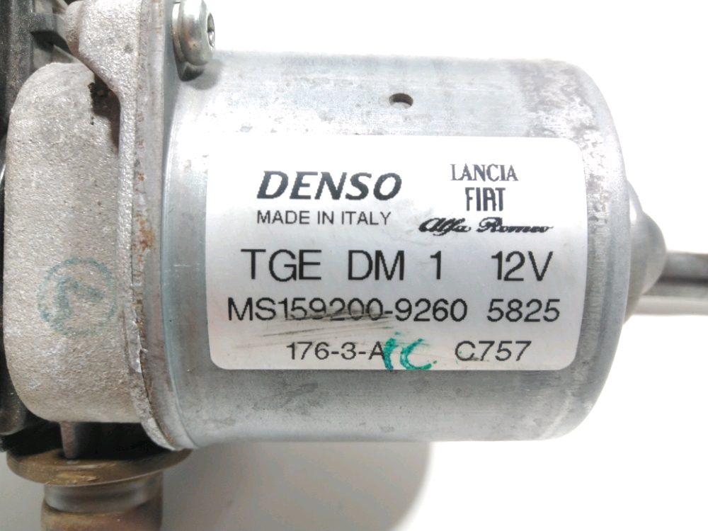 Mécanisme + moteur d'essuie glace avant
