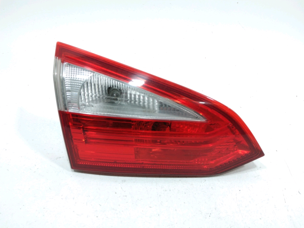 Feu arrière intérieur gauche