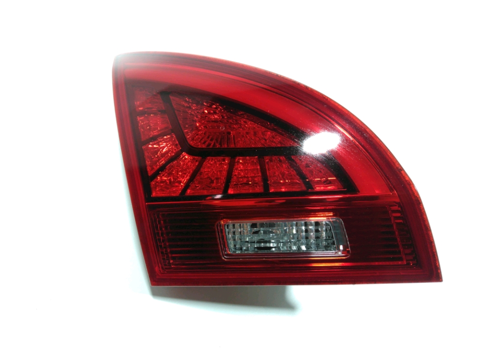 Feu arrière intérieur gauche