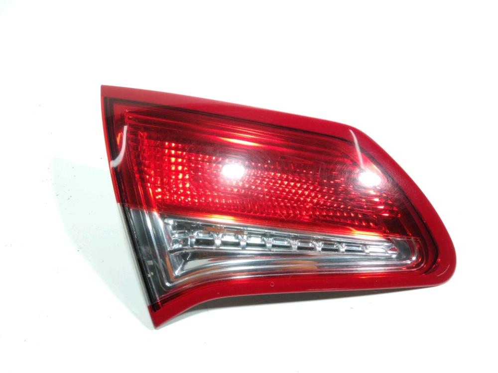 Feu arrière intérieur gauche