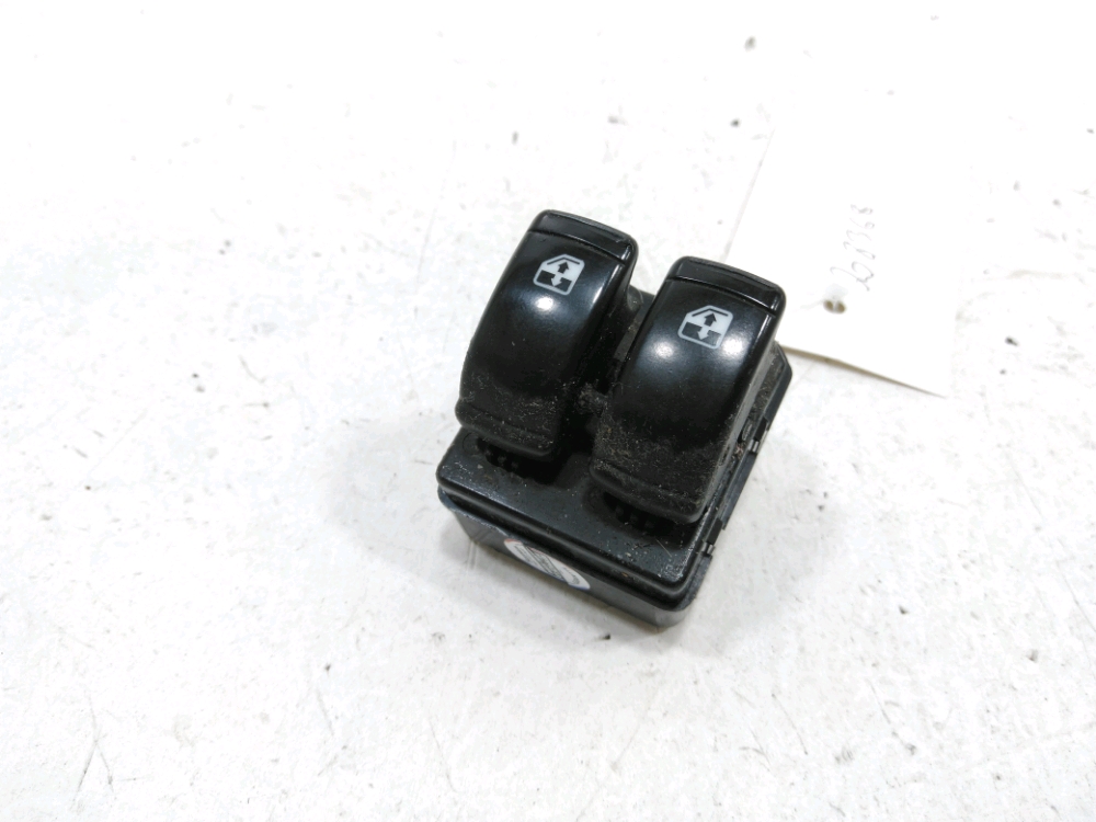 Commande lève-vitre avant gauche